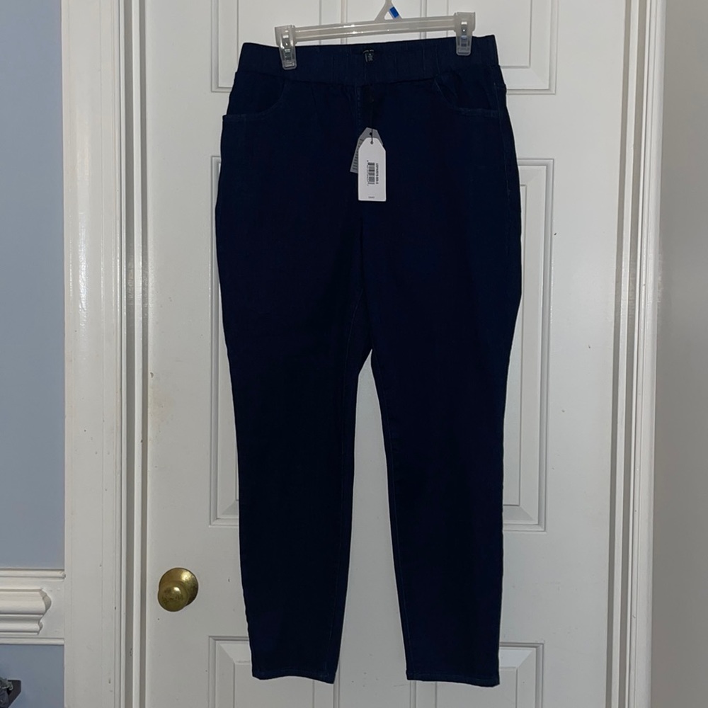 NWT Universal Standard pull on lightweight jeans S